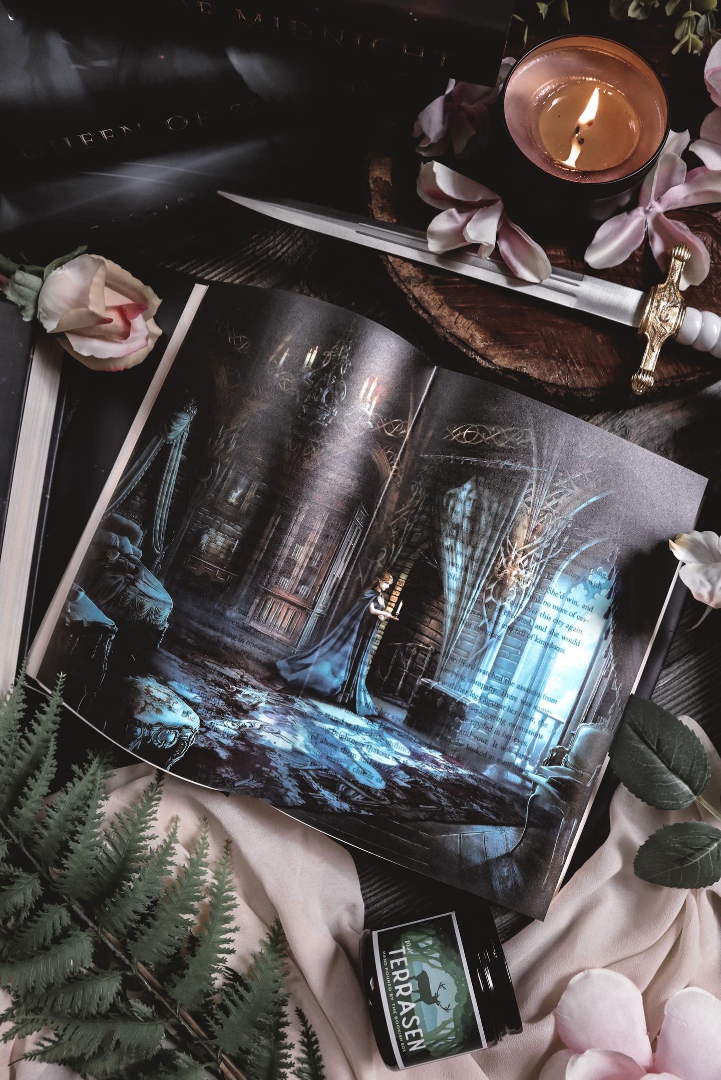 Throne of Glass Cinematic Overlays - Bloomsbury UK Paperback