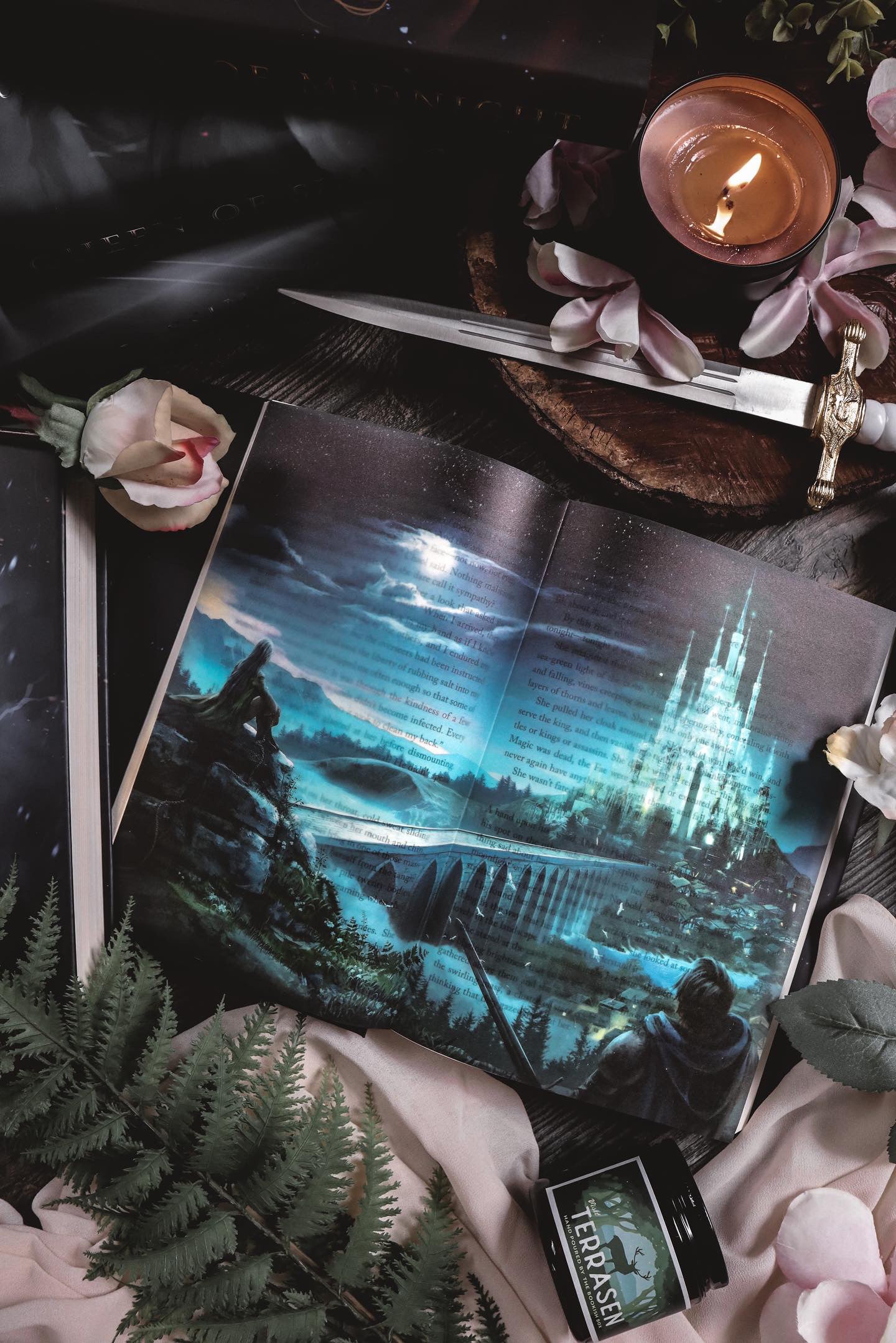 Throne of Glass Cinematic Overlays - Bloomsbury Existing Edition